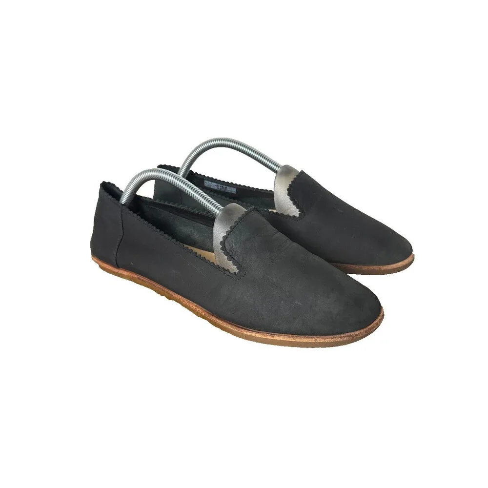 UGG Vista Womens 9.5 Black Leather Loafers Slip On Flats Scalloped Minimalist